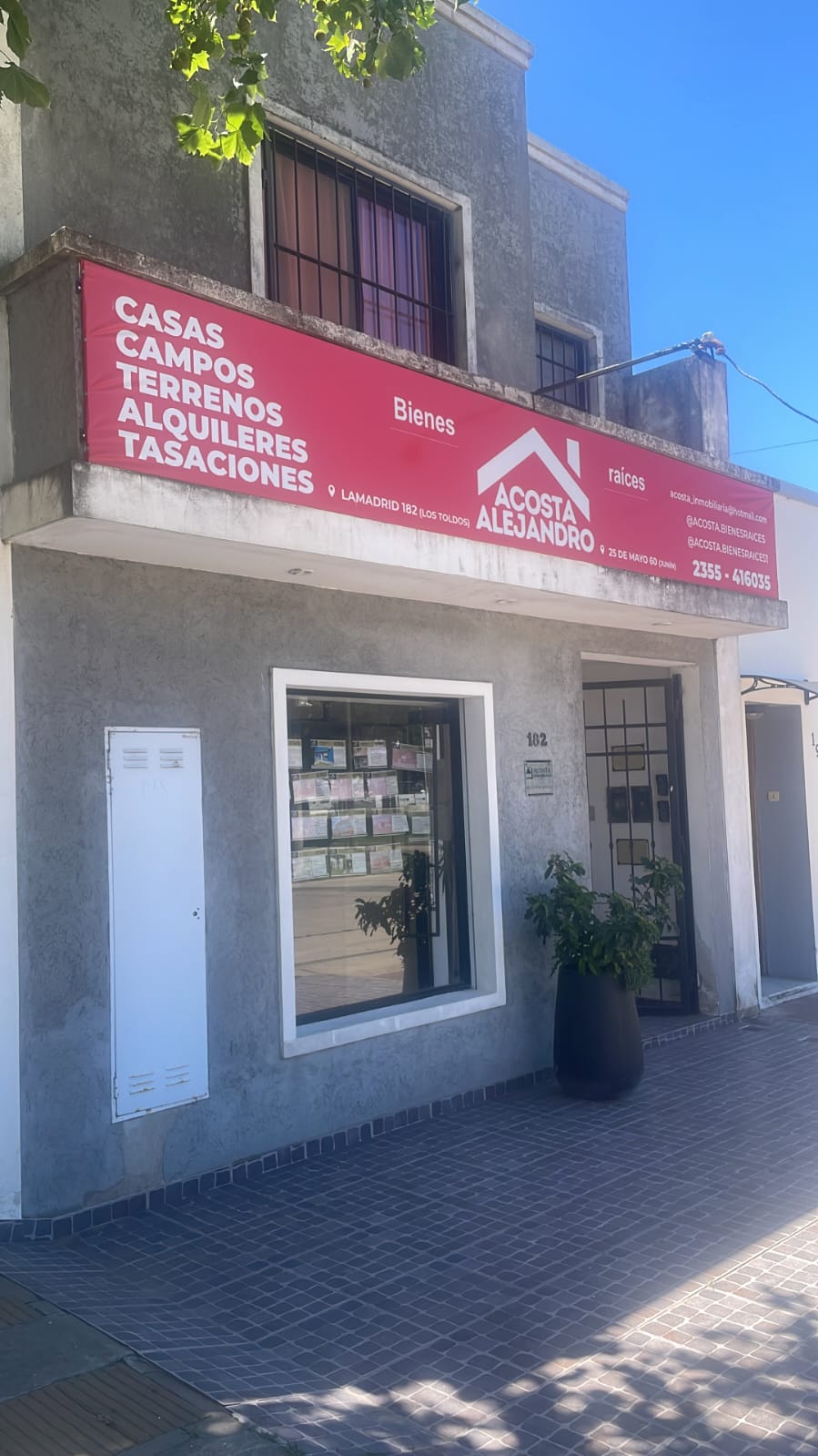 Oficina de Acosta Bienes Raíces